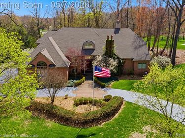 7520 Mistwood Drive, White Lake Twp, MI 48383