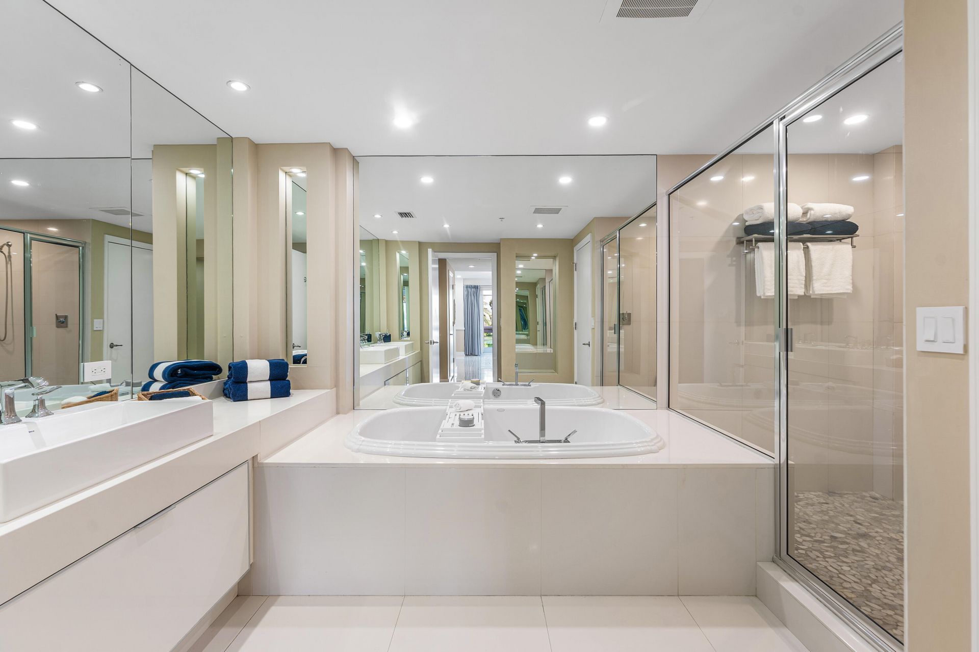 155 S Ocean Avenue, Unit 305, Palm Beach Shores, FL 33404 Photo