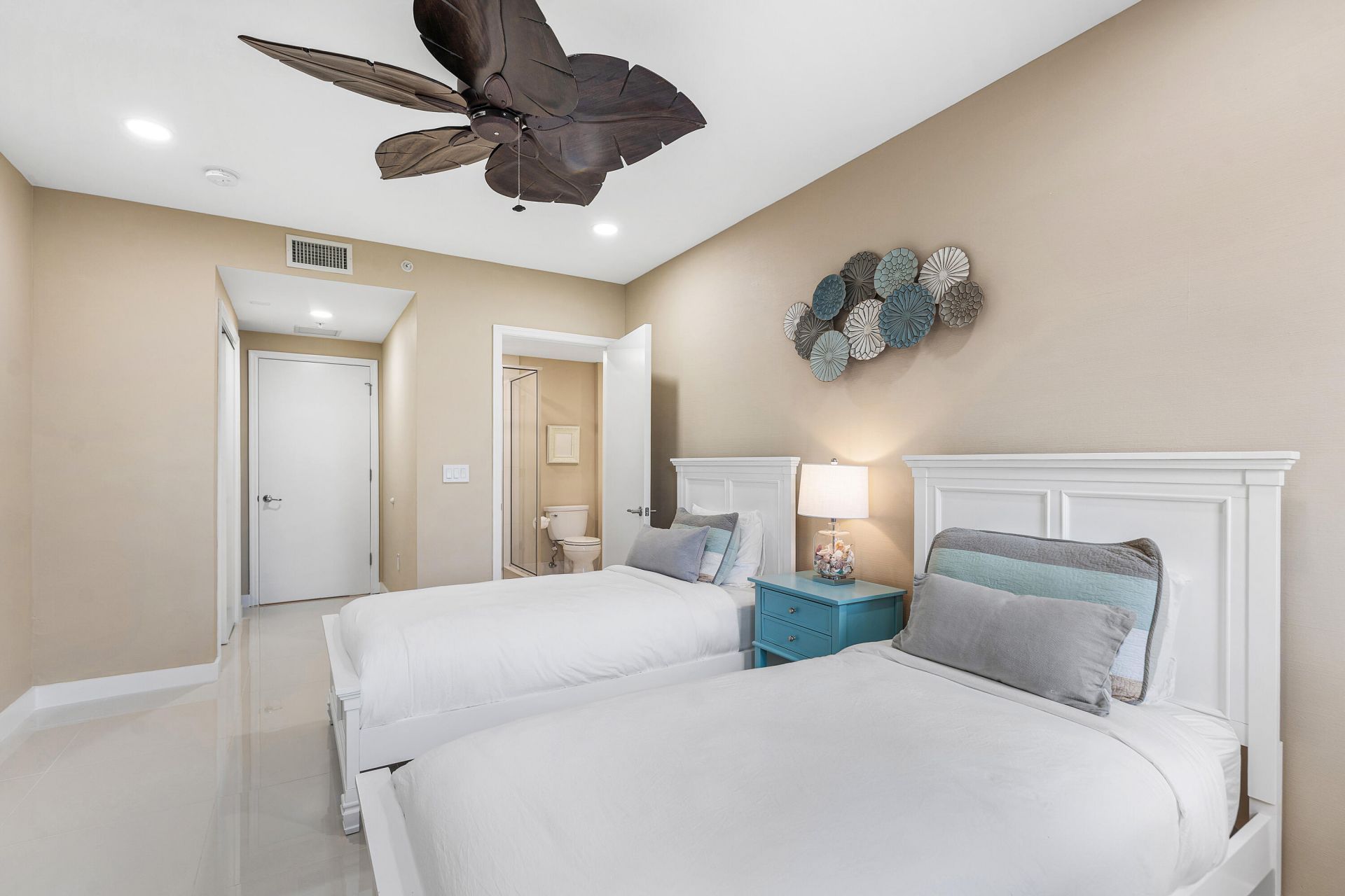 155 S Ocean Avenue, Unit 305, Palm Beach Shores, FL 33404 Photo
