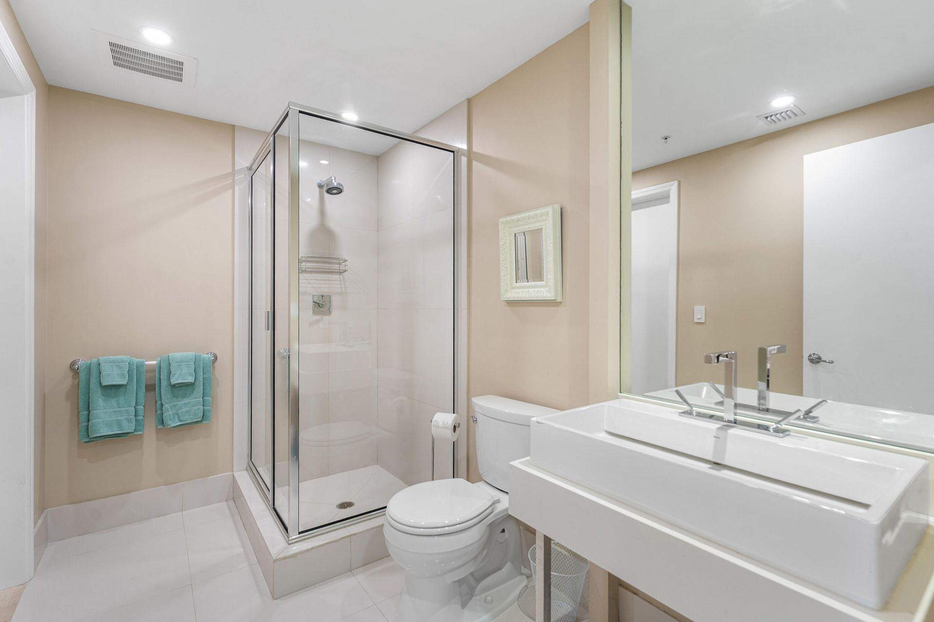 155 S Ocean Avenue, Unit 305, Palm Beach Shores, FL 33404 Photo