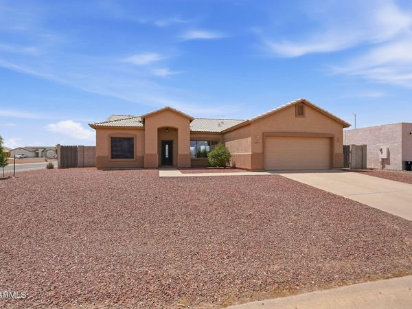 8827 W MAGNUM Drive, Arizona City, AZ 85123