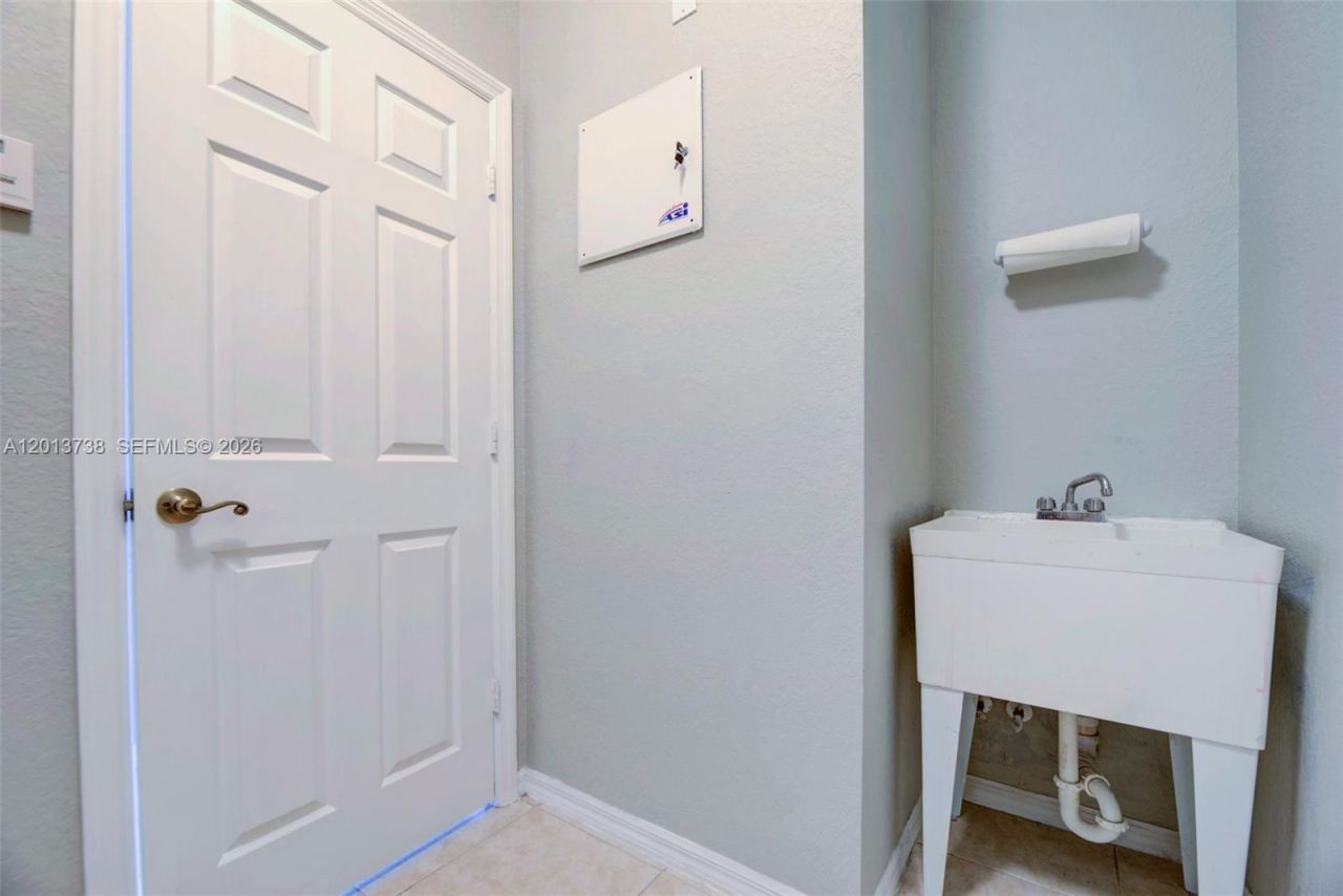 4207 W Whitewater Ave , Weston, FL 33332 Photo