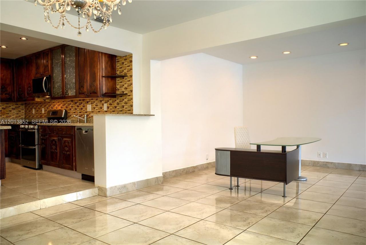 301 SW 5th St, Hallandale Beach, FL 33009 Photo
