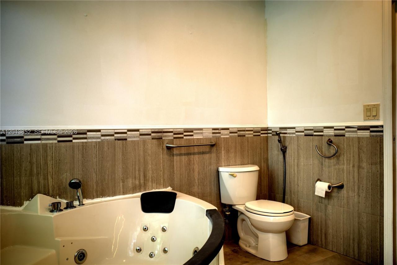 301 SW 5th St, Hallandale Beach, FL 33009 Photo