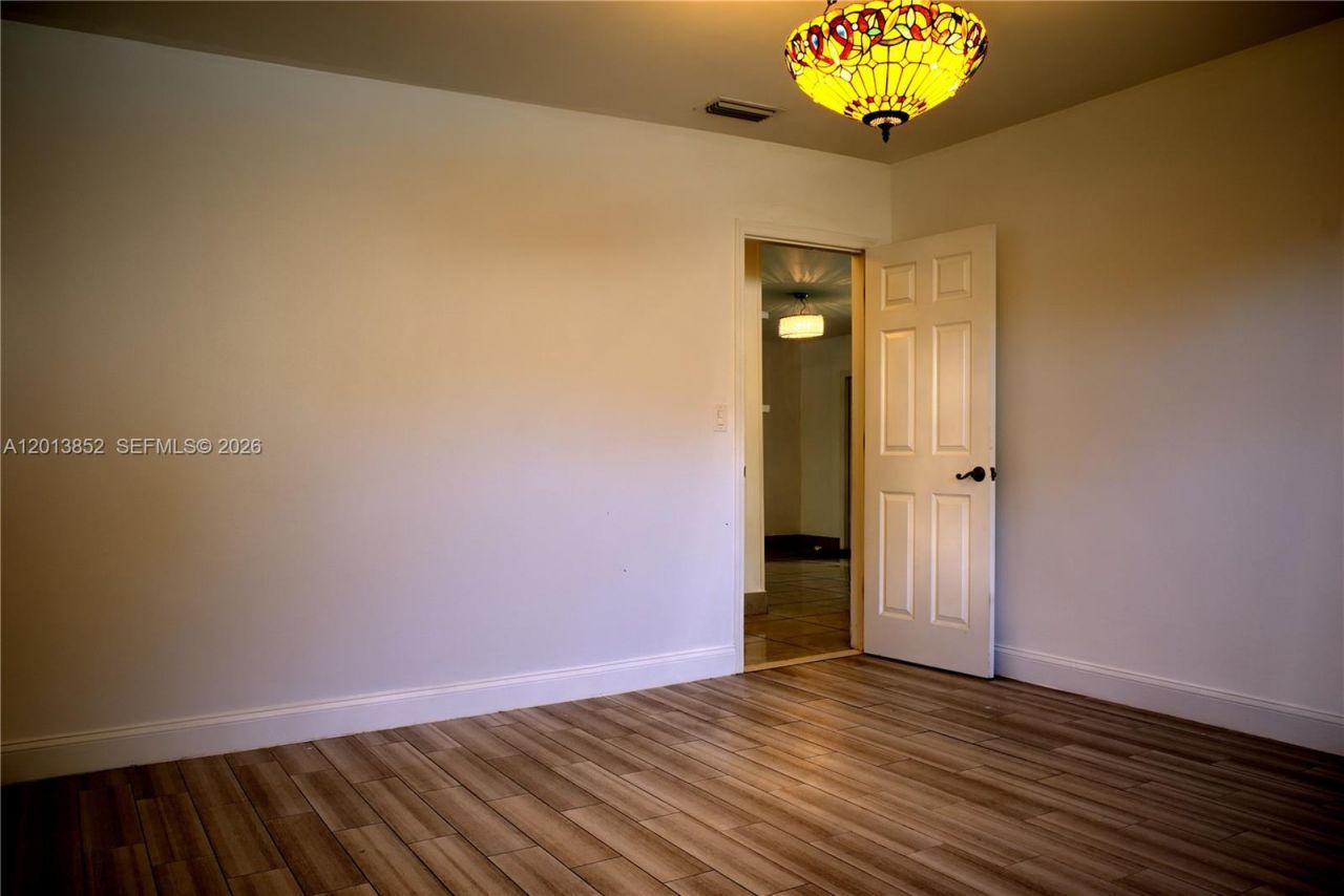 301 SW 5th St, Hallandale Beach, FL 33009 Photo
