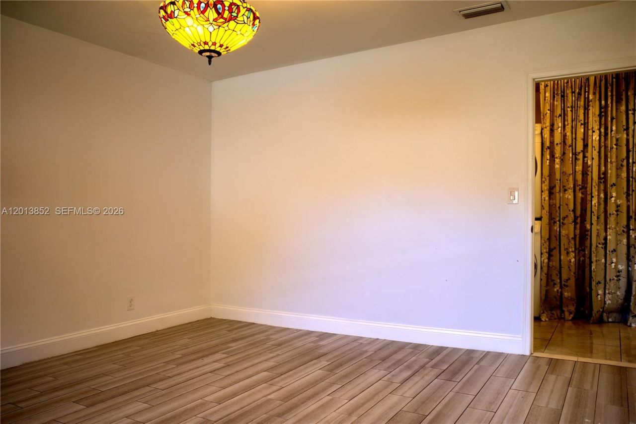 301 SW 5th St, Hallandale Beach, FL 33009 Photo