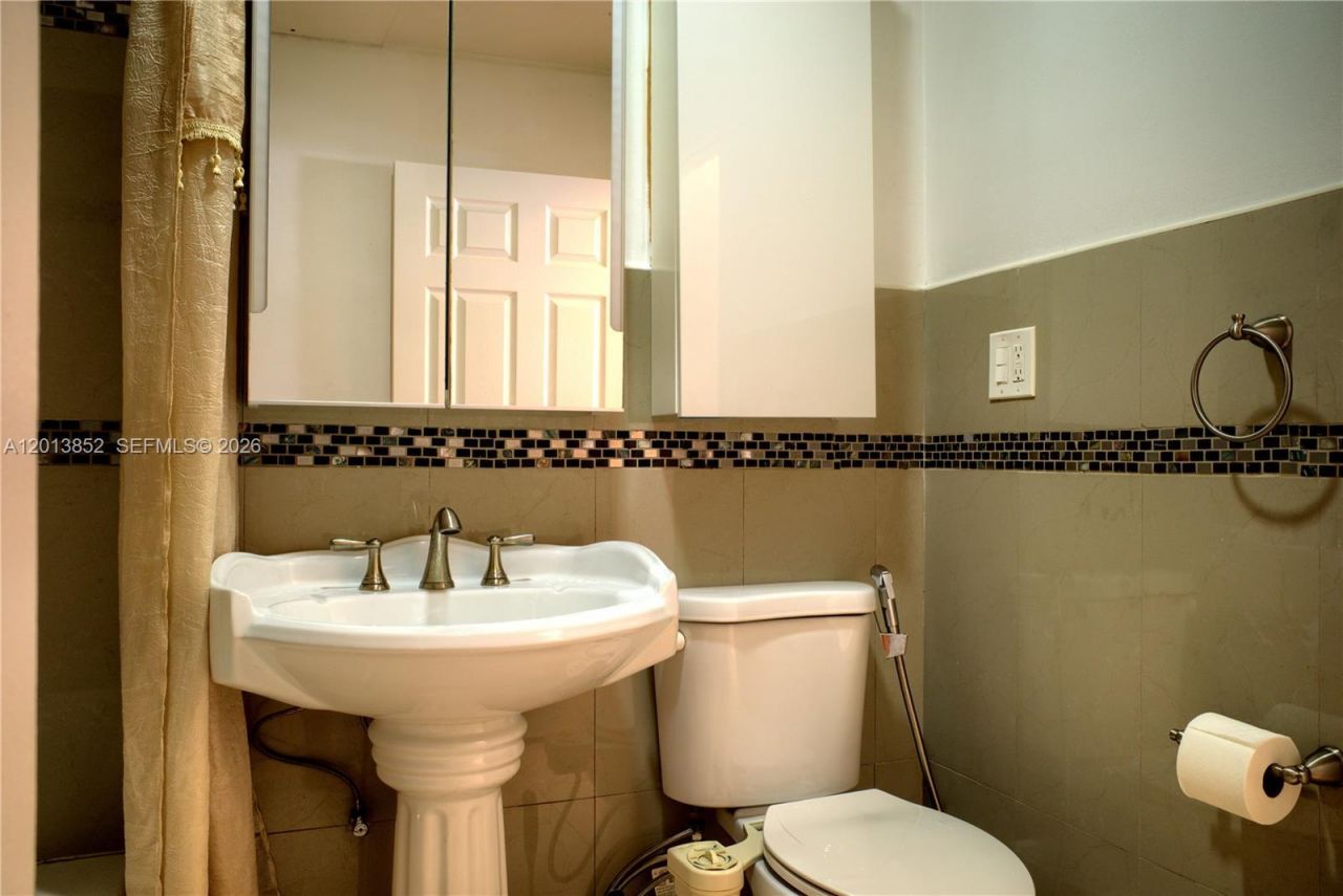 301 SW 5th St, Hallandale Beach, FL 33009 Photo