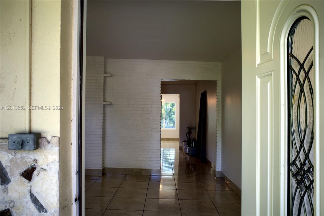 301 SW 5th St, Hallandale Beach, FL 33009 Photo