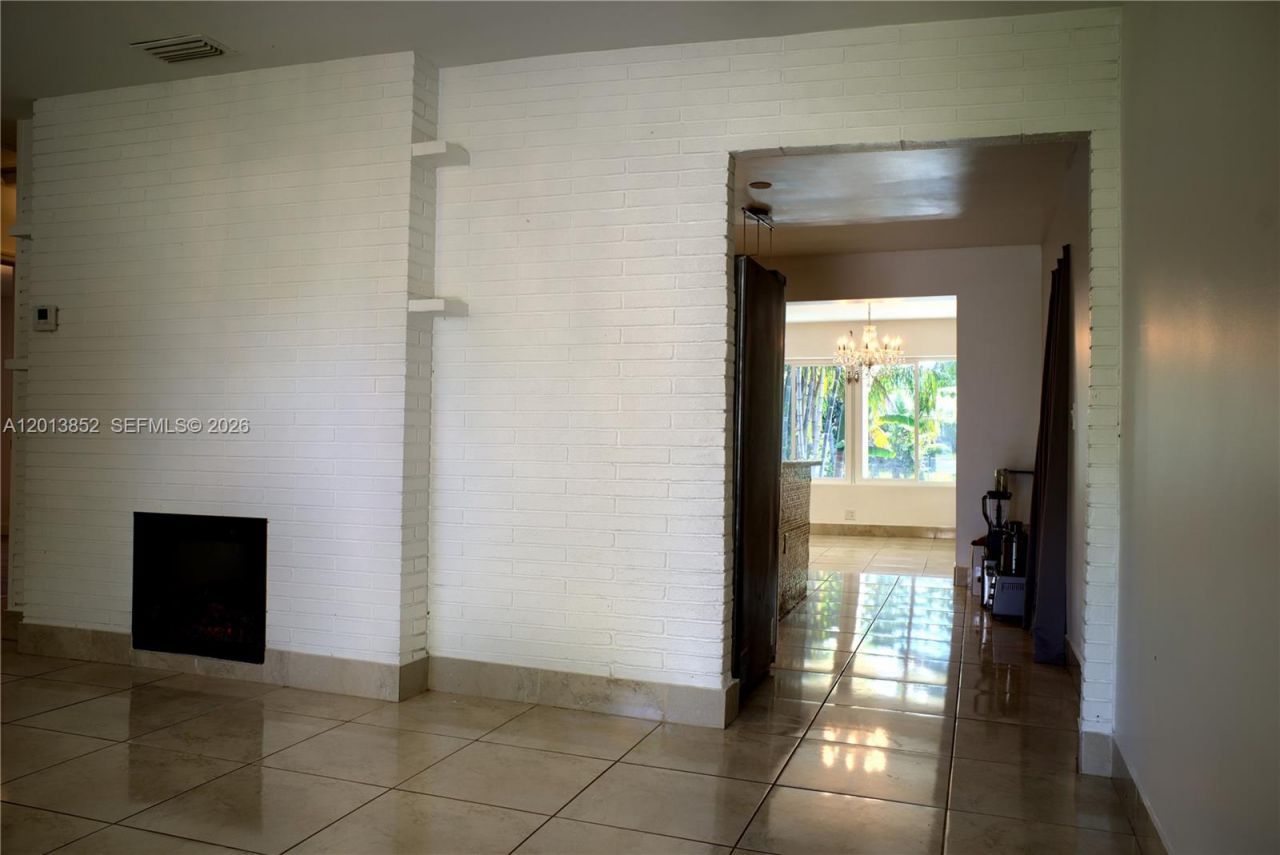 301 SW 5th St, Hallandale Beach, FL 33009 Photo