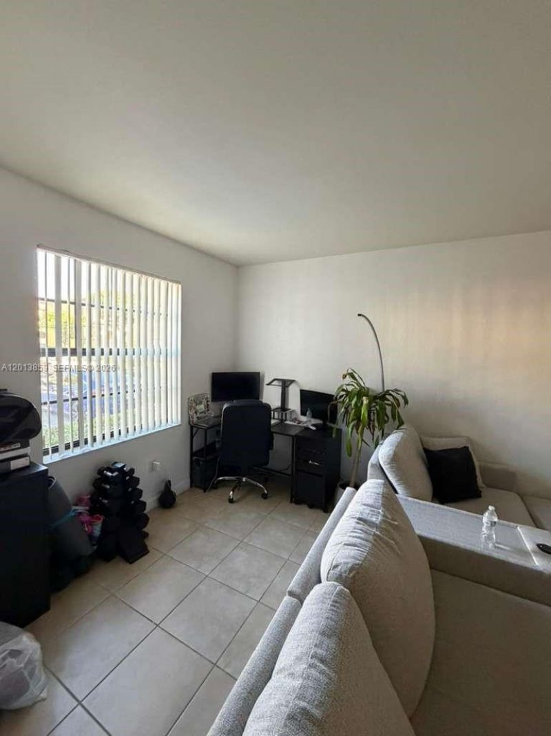 9337 W 33rd Way, Hialeah, FL 33018 Photo