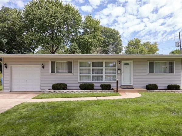 4 Fremont Court , Florissant, MO 63033