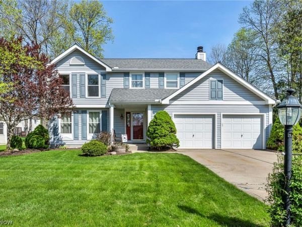 14194 Pine Lakes Drive , Strongsville, OH 44136
