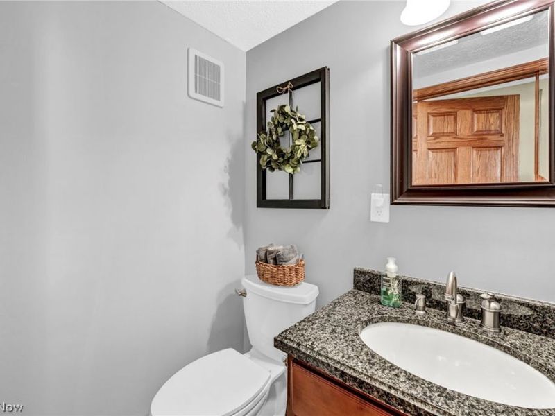 14194 Pine Lakes Drive, Strongsville, OH 44136 Photo 22