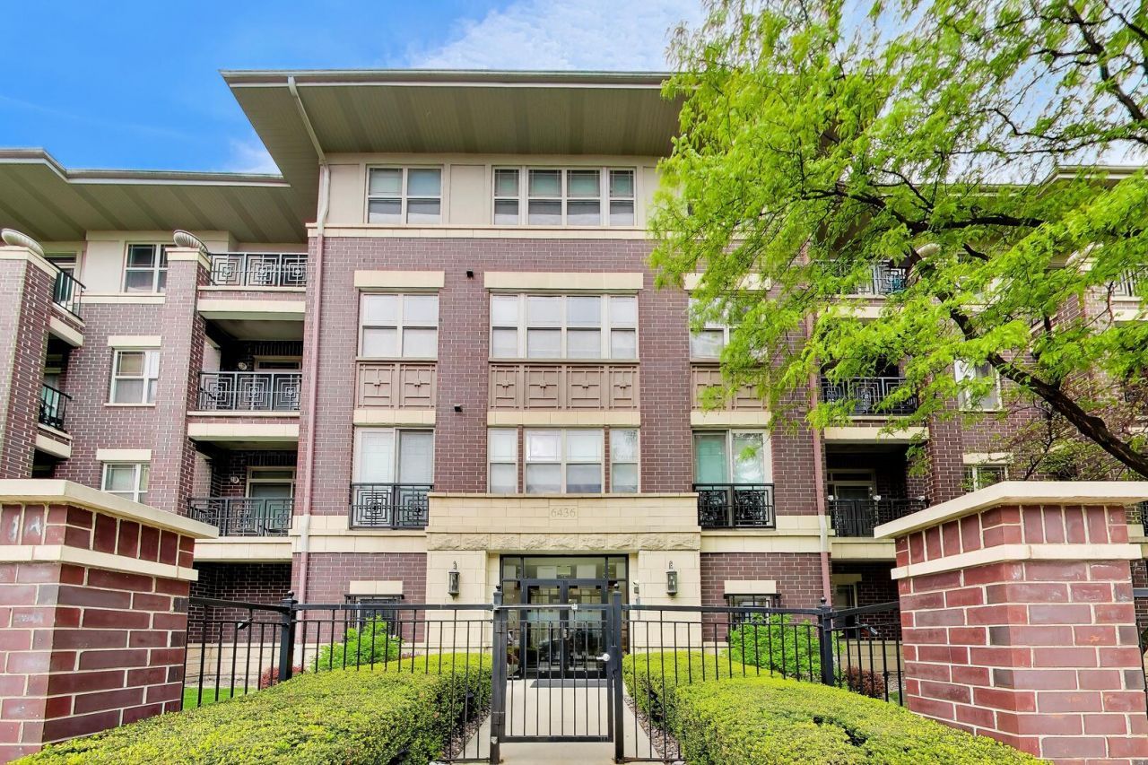 6436 Roosevelt Road, Unit 212, Oak Park, IL 60304 Main Photo