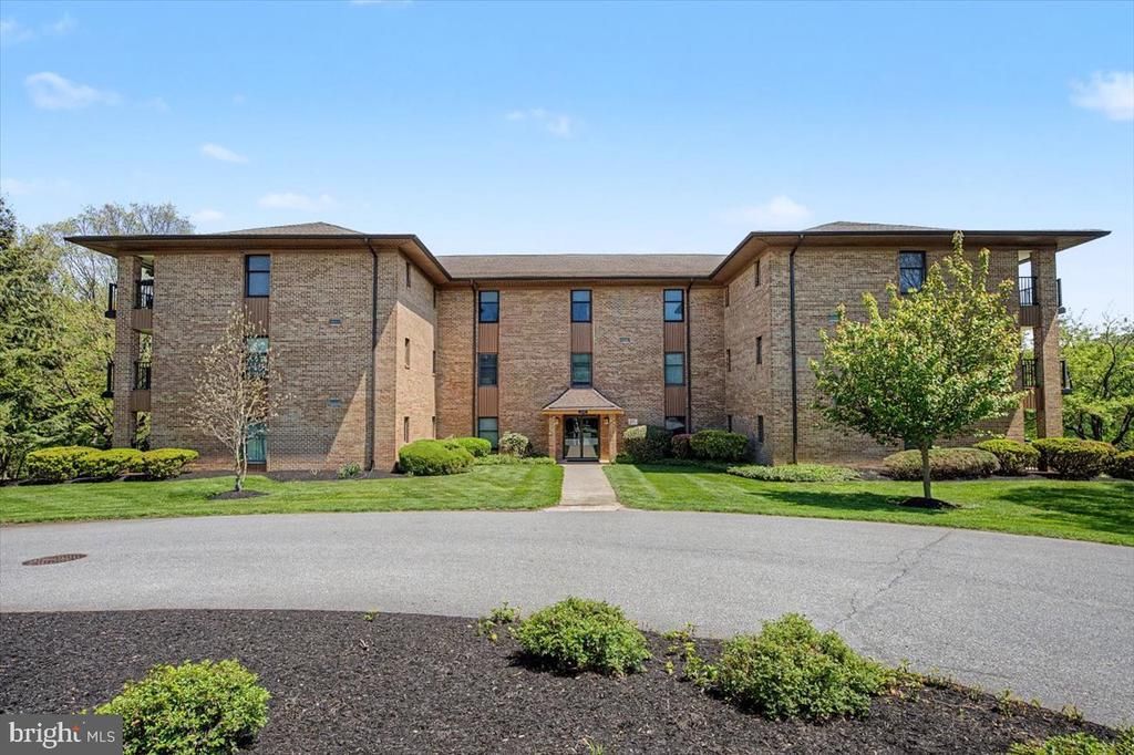 3207 Falcon Lane, Unit 123, Wilmington, DE 19808 Main Photo