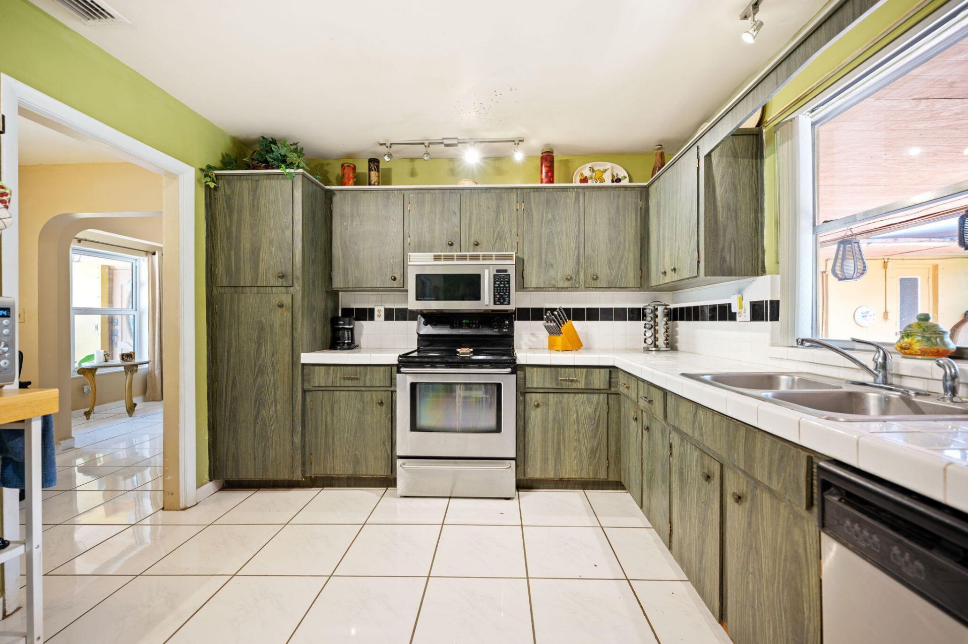 8350 NW 23rd Street, Pembroke Pines, FL 33024 Photo