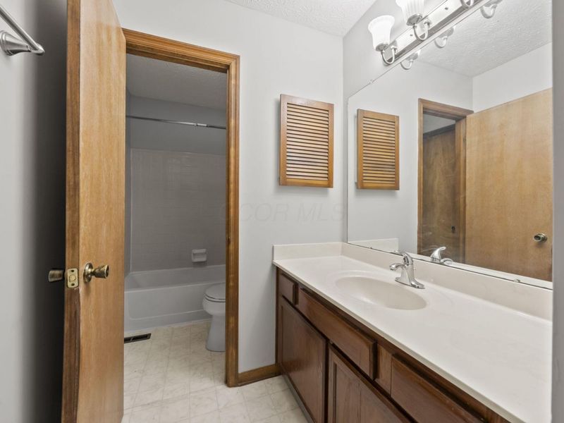 2324 Terrance Drive, Unit 74, Columbus, OH 43220 Photo 31