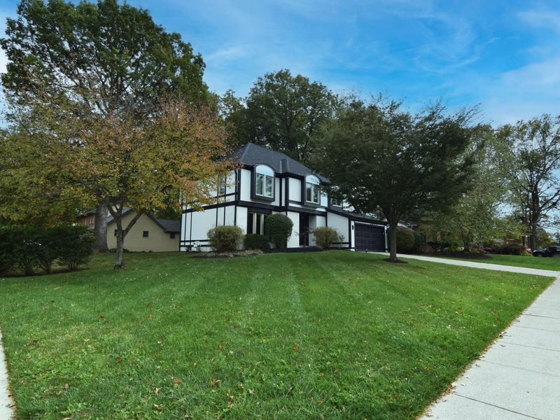 990 Venetian Way, Columbus, OH 43230 Photo 2