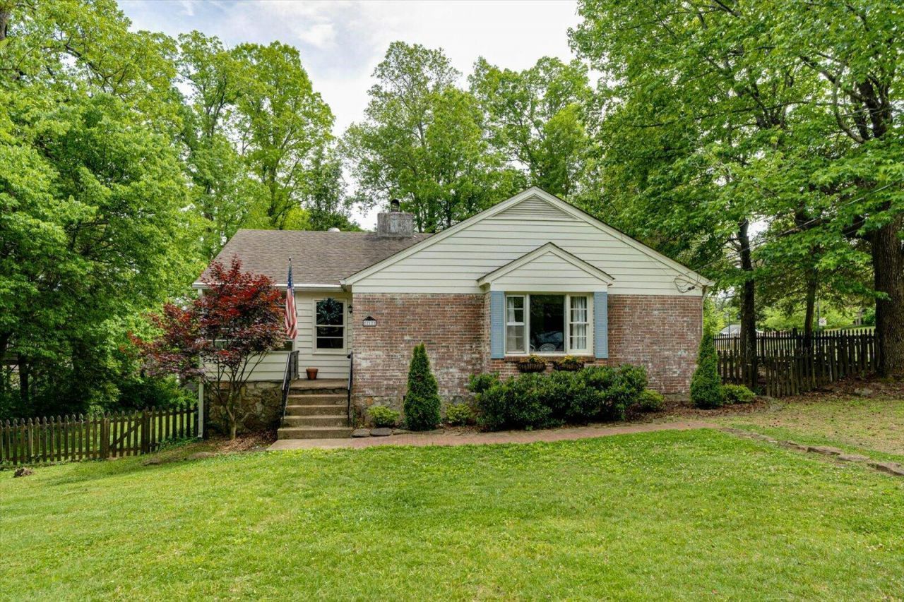 212 Wendy Trail, Lookout Mountain, GA 30750 Main Photo
