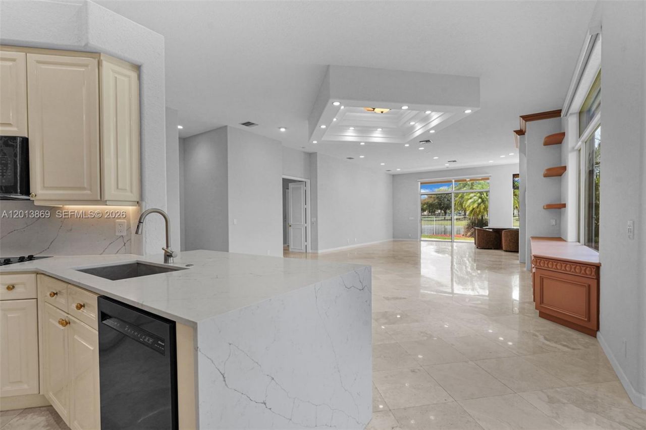 2456 Bay Isle Court, Weston, FL 33327 Photo
