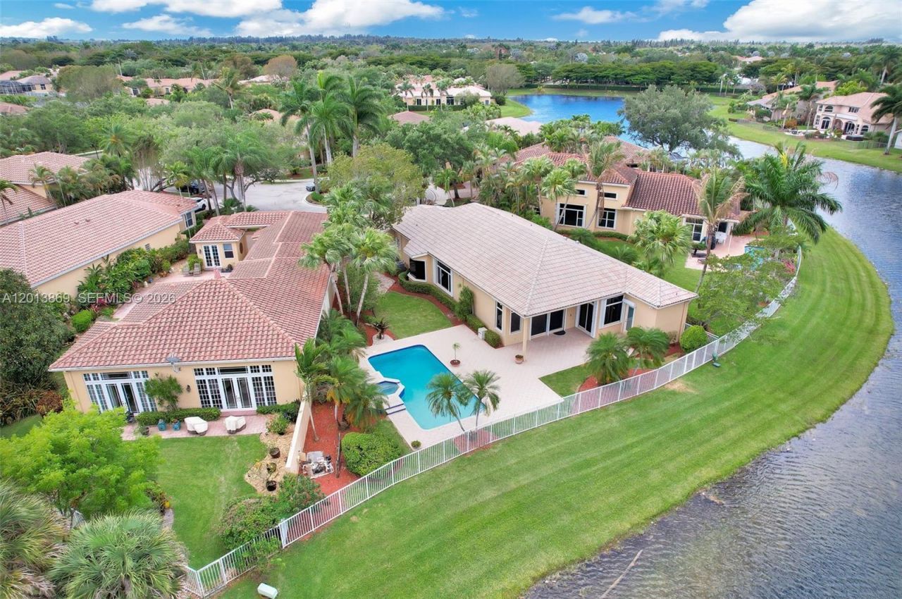 2456 Bay Isle Court, Weston, FL 33327 Photo