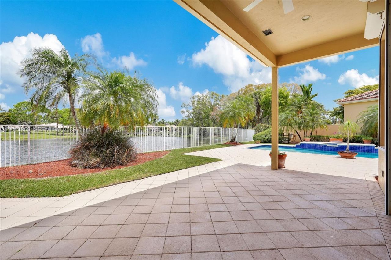 2456 Bay Isle Court, Weston, FL 33327 Photo