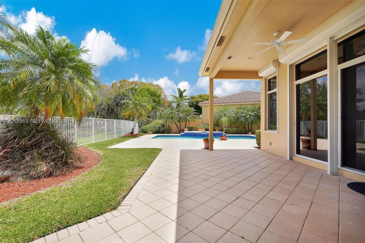 2456 Bay Isle Court, Weston, FL 33327 Photo