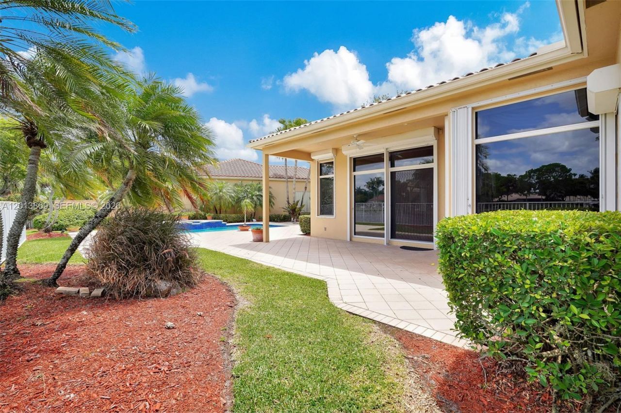2456 Bay Isle Court, Weston, FL 33327 Photo