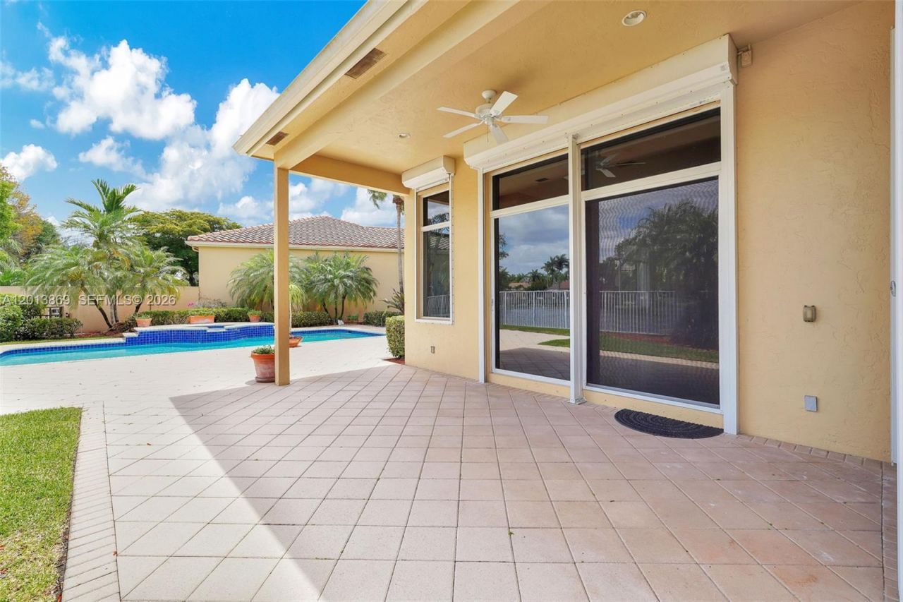 2456 Bay Isle Court, Weston, FL 33327 Photo