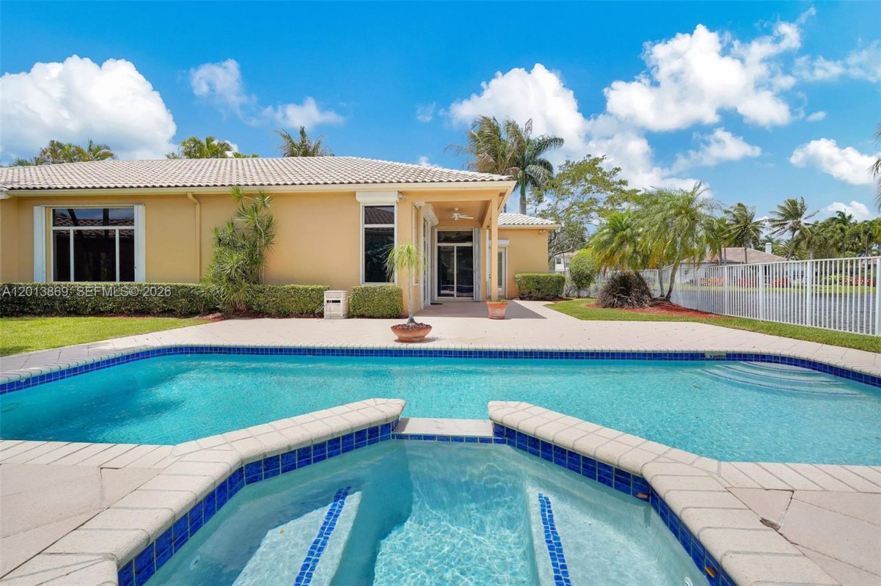 2456 Bay Isle Court, Weston, FL 33327 Photo