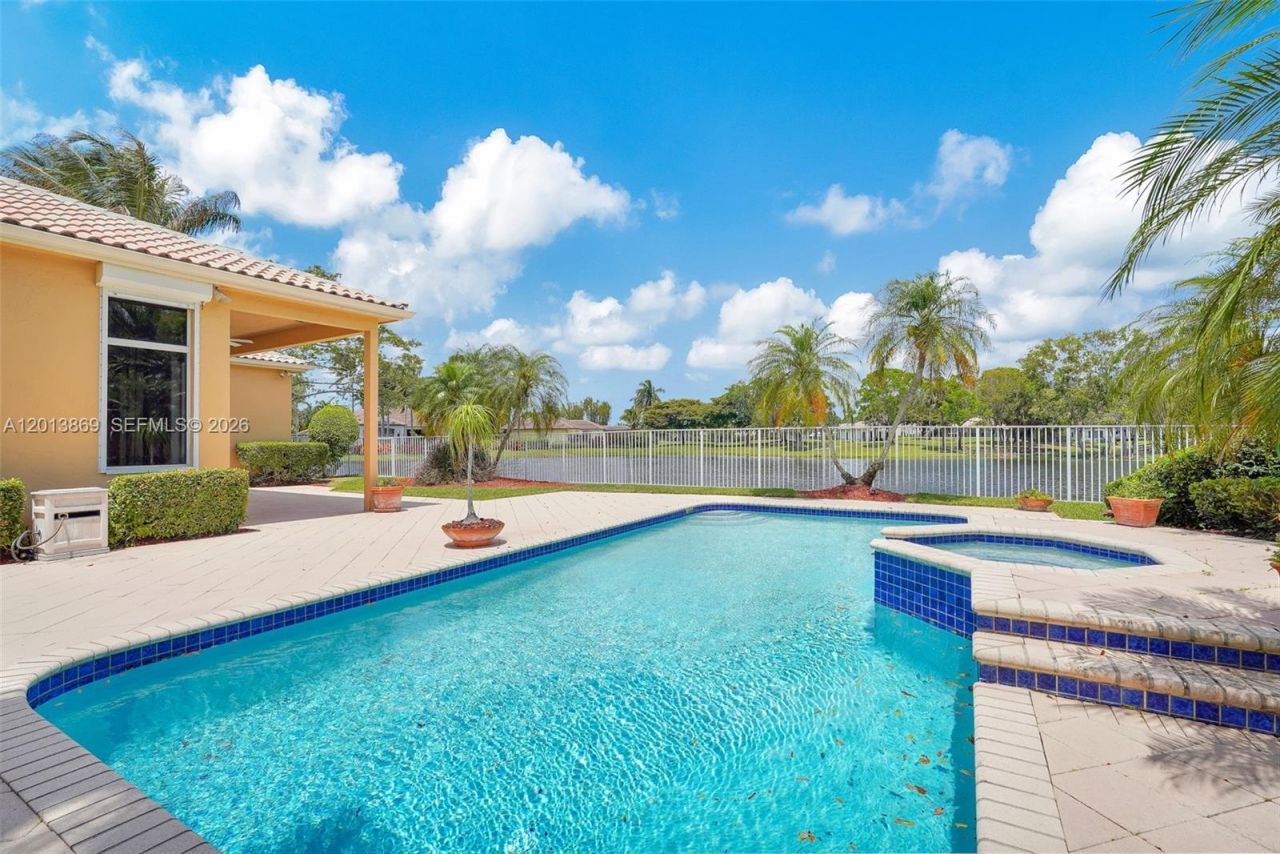 2456 Bay Isle Court, Weston, FL 33327 Photo