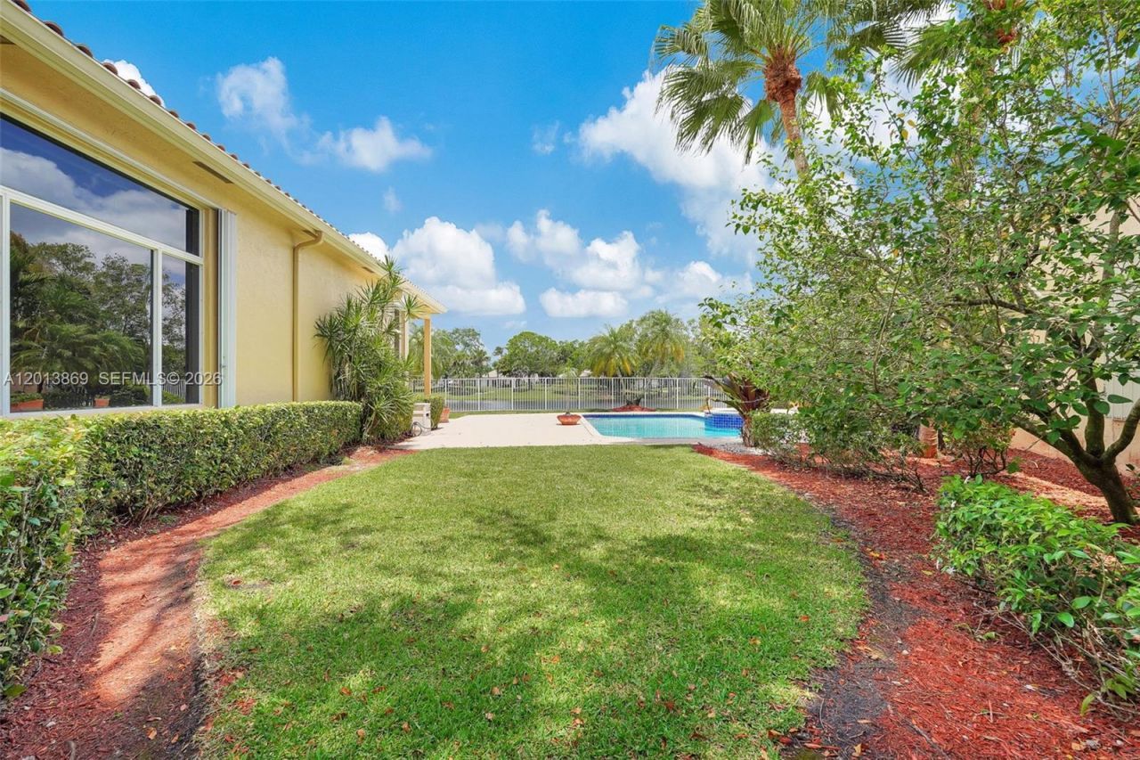 2456 Bay Isle Court, Weston, FL 33327 Photo