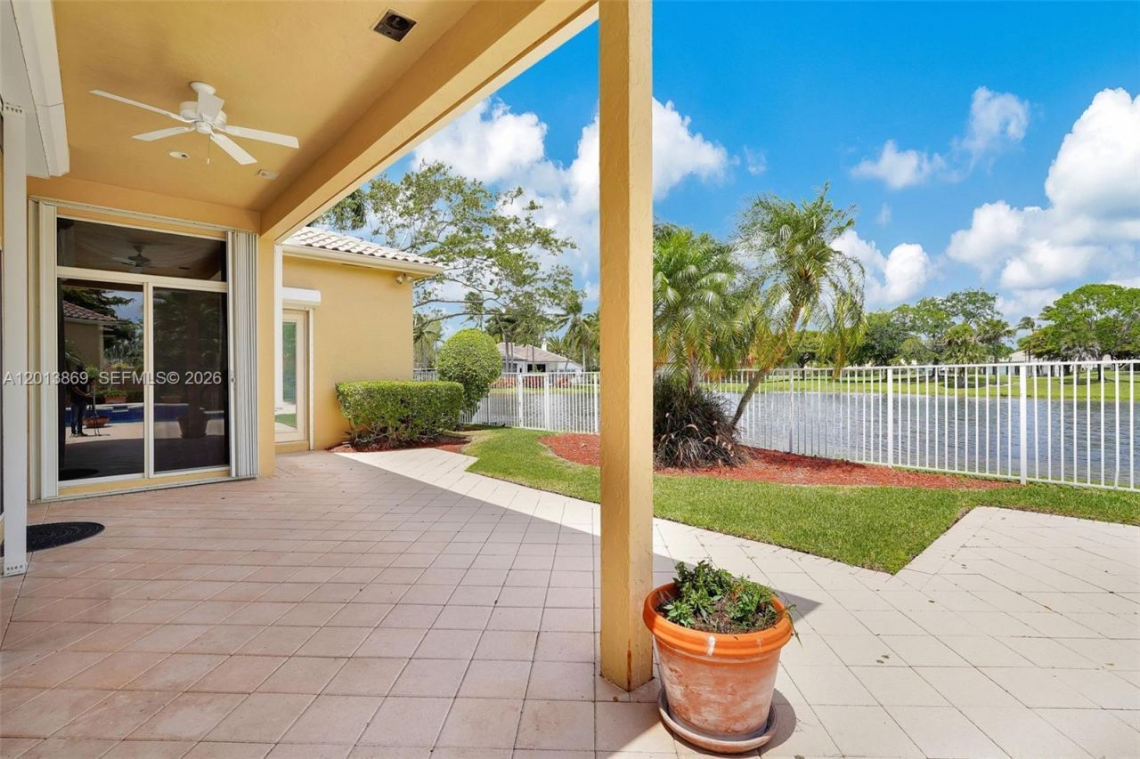 2456 Bay Isle Court, Weston, FL 33327 Photo