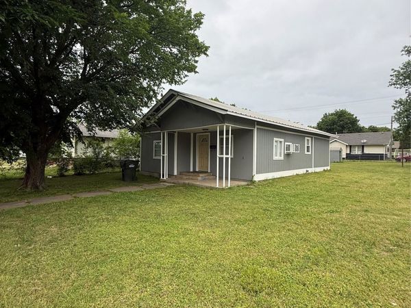 1202 W Division Street, Henryetta, OK 74437