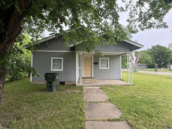 1202 W Division Street , Henryetta, OK 74437