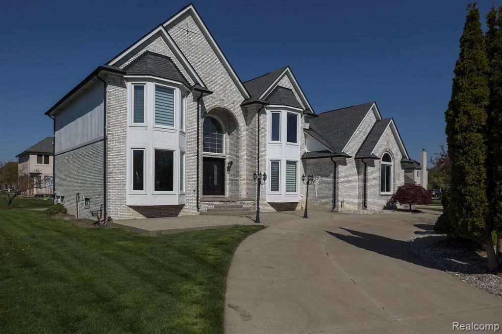 43211 Coralbean Ct Court, Sterling Heights, MI 48314 Main Photo
