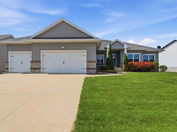 1217 Rolling Glen Drive, Marion, IA 52302