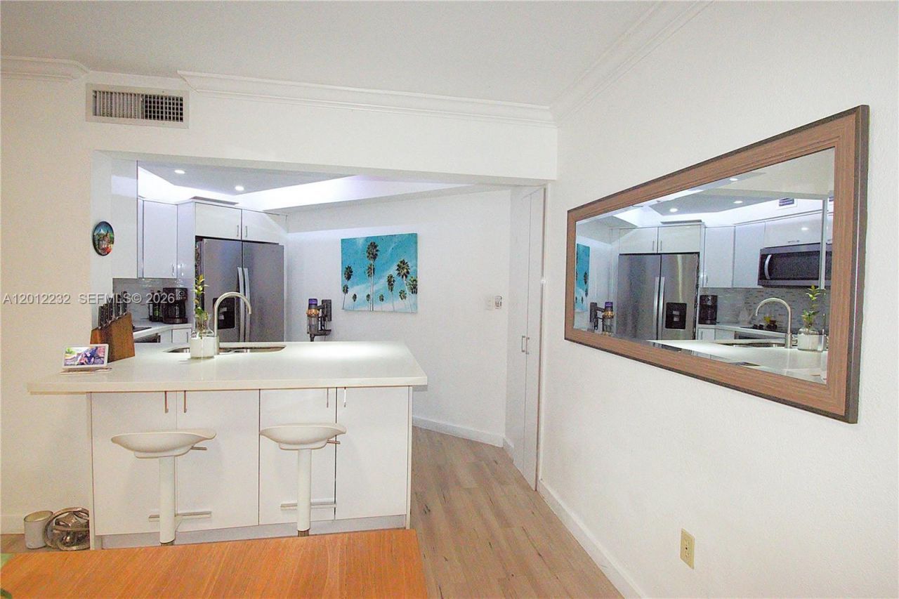 10241 NW 9th St Cir , Unit 112-5, Miami, FL 33172 Photo