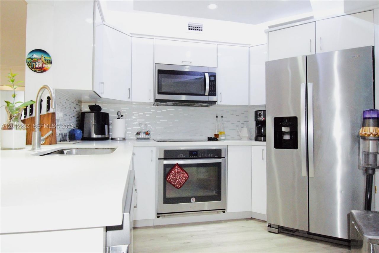 10241 NW 9th St Cir , Unit 112-5, Miami, FL 33172 Photo