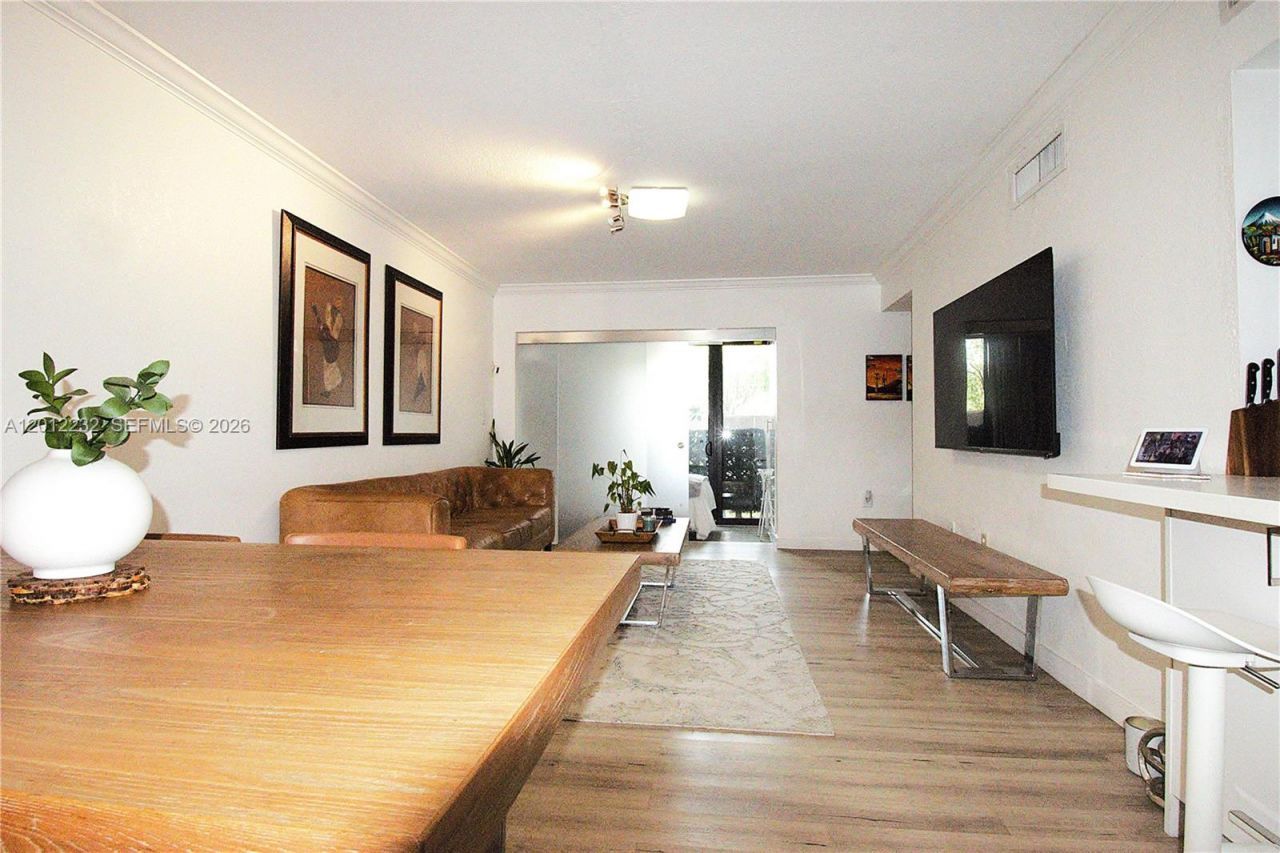 10241 NW 9th St Cir , Unit 112-5, Miami, FL 33172 Photo