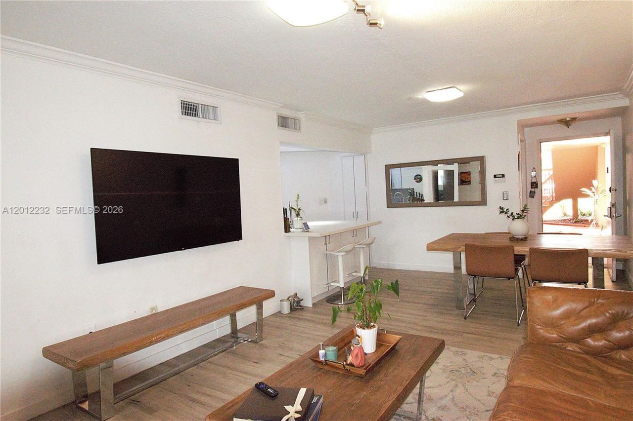 10241 NW 9th St Cir, Unit 112-5, Miami, FL 33172 Photo