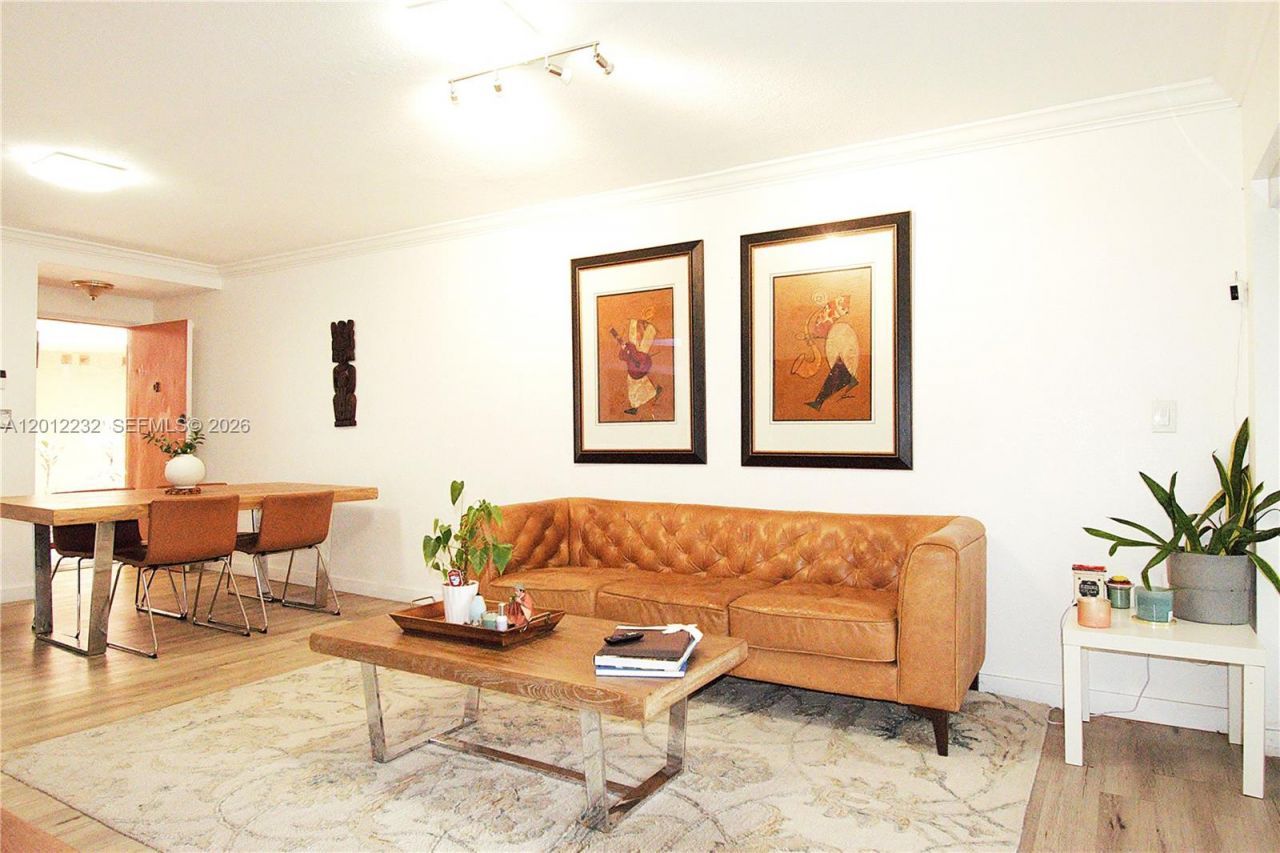 10241 NW 9th St Cir , Unit 112-5, Miami, FL 33172 Photo