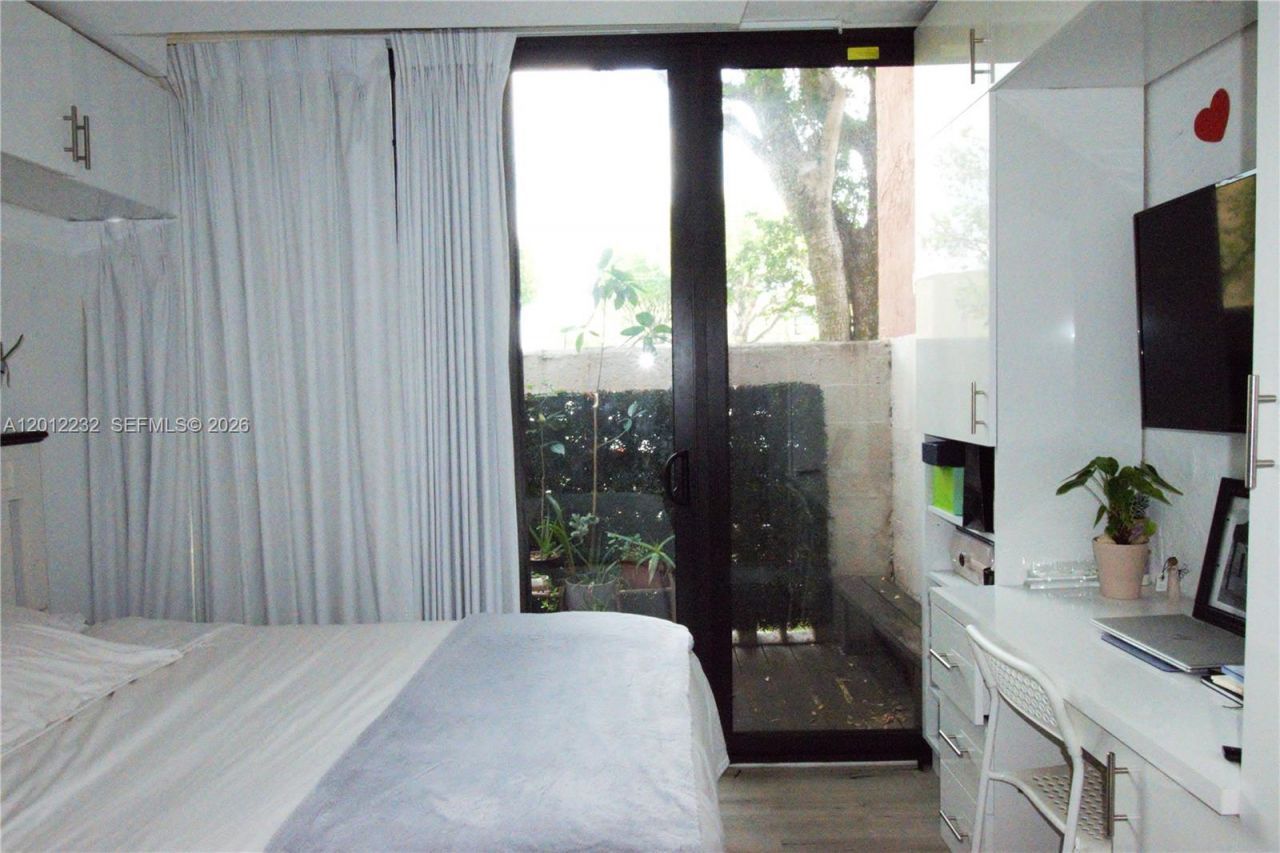 10241 NW 9th St Cir , Unit 112-5, Miami, FL 33172 Photo
