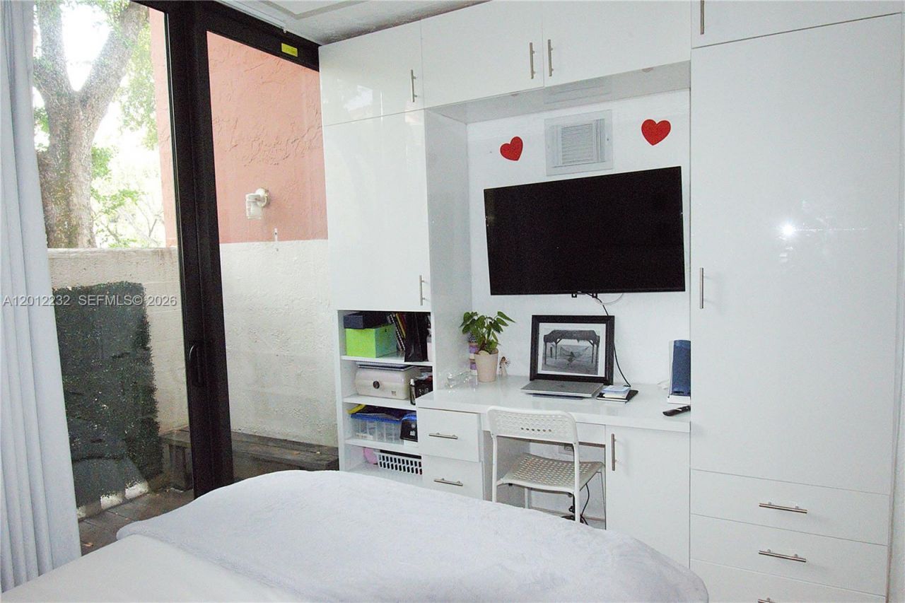 10241 NW 9th St Cir , Unit 112-5, Miami, FL 33172 Photo