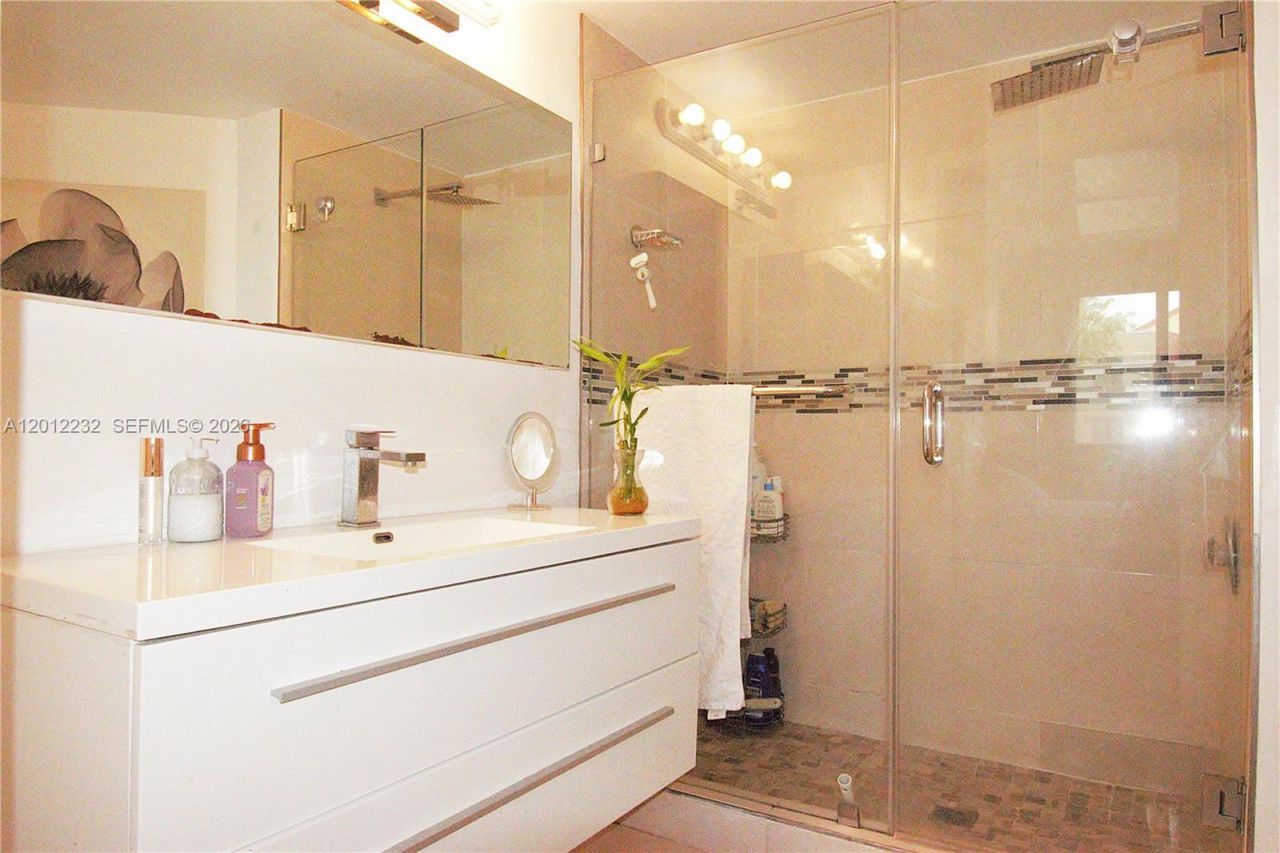 10241 NW 9th St Cir, Unit 112-5, Miami, FL 33172 Photo