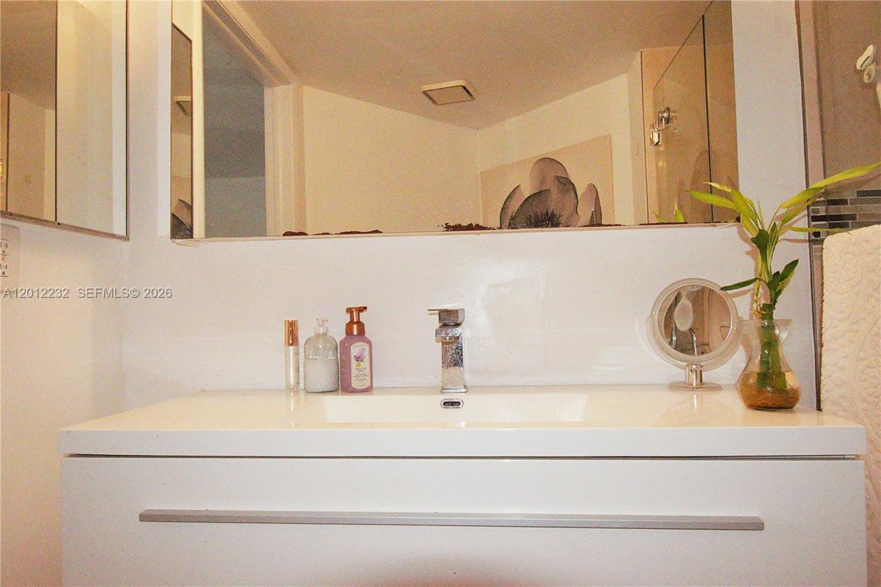 10241 NW 9th St Cir , Unit 112-5, Miami, FL 33172 Photo