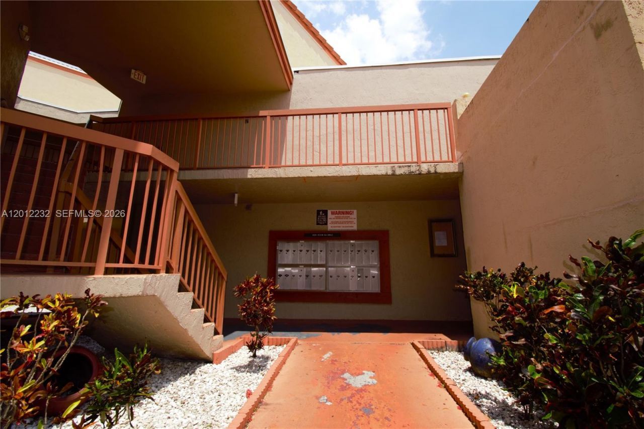 10241 NW 9th St Cir , Unit 112-5, Miami, FL 33172 Photo