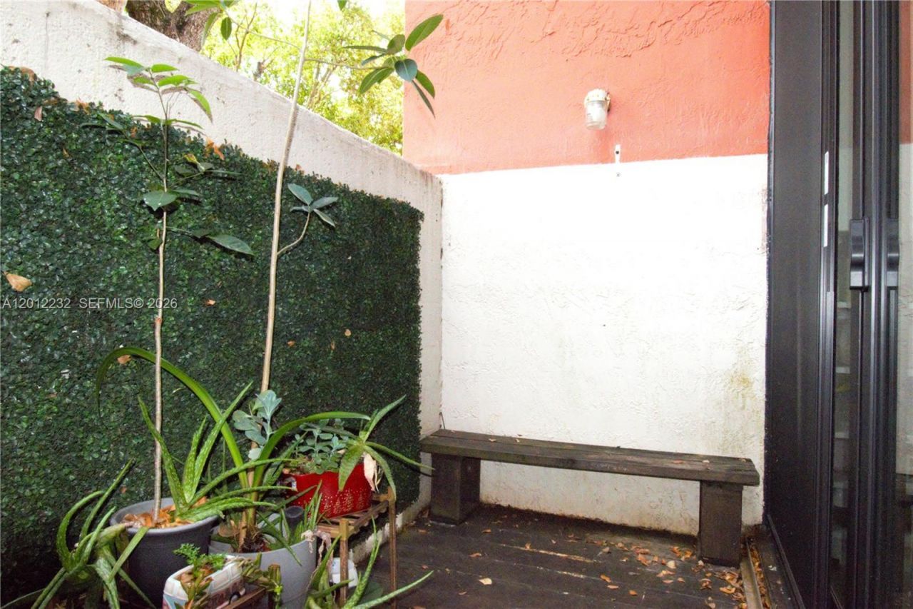 10241 NW 9th St Cir , Unit 112-5, Miami, FL 33172 Photo
