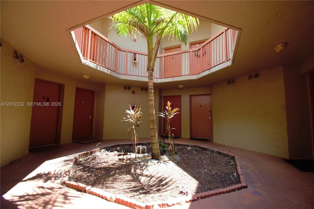 10241 NW 9th St Cir , Unit 112-5, Miami, FL 33172 Photo