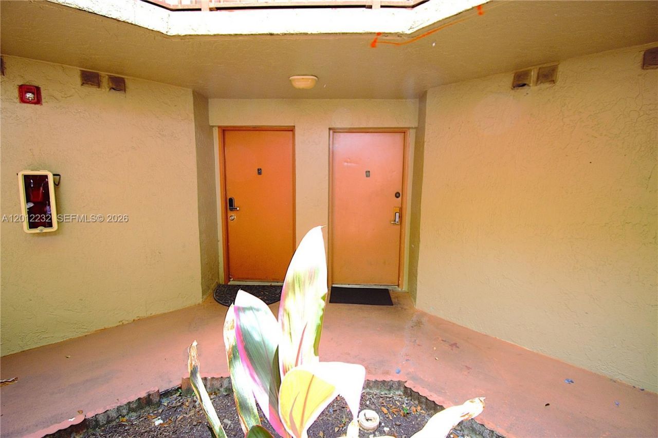 10241 NW 9th St Cir , Unit 112-5, Miami, FL 33172 Photo